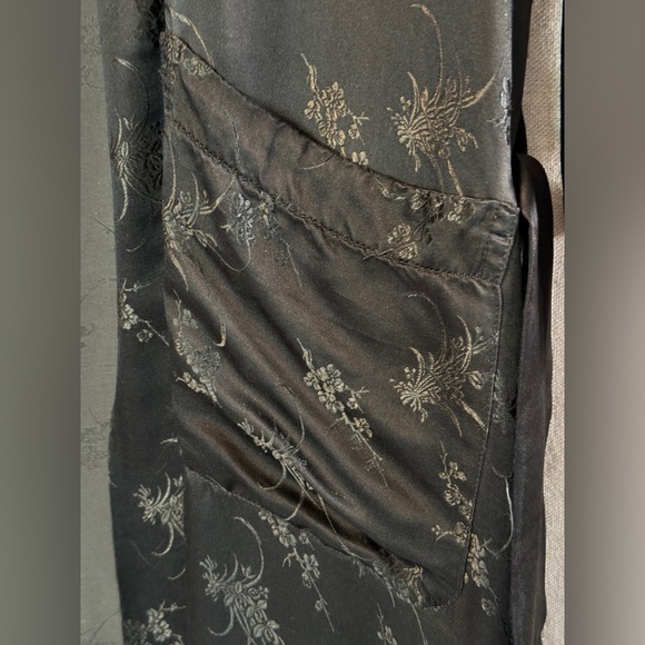 Black Chinese Asian Style Floral Pattern Robe - Picture 3 of 6